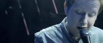 Two Door Cinema Club se deben a sus fans en su nuevo clip
