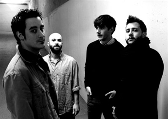 Pull My Strings publican su primer álbum