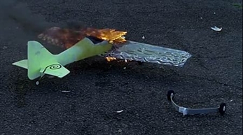 Local Natives se pasan al aeromodelismo