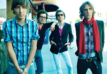 Phoenix te dejan escuchar "Entertainment"