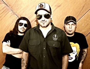 The Cannibal Queen avanzan un nuevo tema