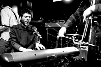 MondoSonoro te presenta "El cuerpo humano" de Incendios