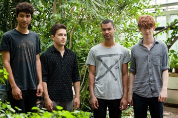 Theme Park y Vivian Girls, filmados a su paso por España