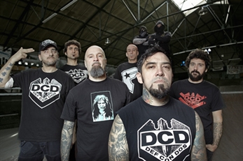 Def Con Dos continúan la gira "España es idiota"