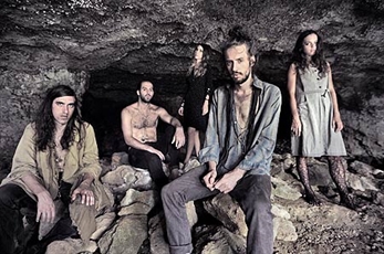 Crystal Fighters montan una “Cave Rave” en España