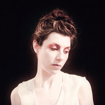 Julia Holter anuncia “Loud City Song”, su nuevo álbum