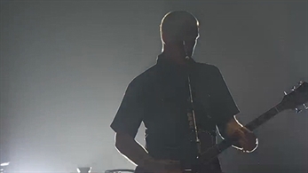 QOTSA interpretan su nuevo disco de cabo a rabo