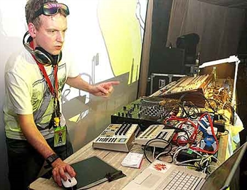 Rex The Dog clausura el ciclo de Música de Vanguardia en el Niemeyer