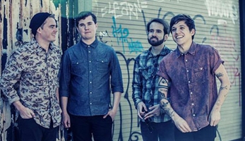 Escucha “Pythons” de Surfer Blood