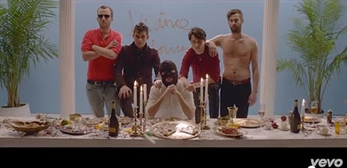 Vampire Weekend se van de cena en el videoclip de “Diane Young”