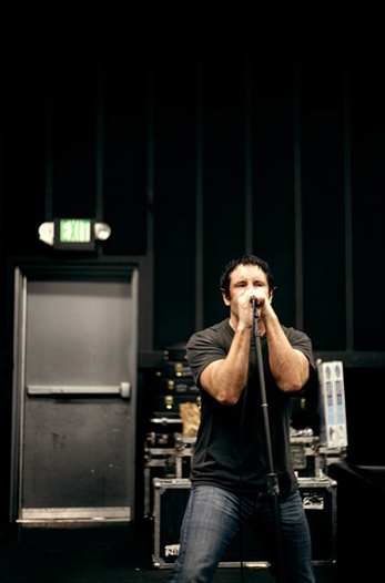 Nine Inch Nails adelantan un tema de “Hesitation Marks”
