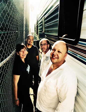 Pixies sorprenden con un nuevo tema