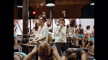 Phoenix lanzan video con sello español