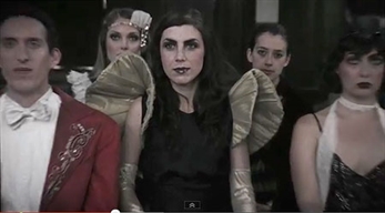 Julia Holter se viste de época para “In The Green Wild”