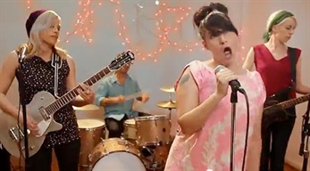 “Oh Come On”, primer vídeo de The Julie Ruin