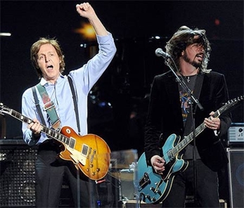 McCartney vuelve a subirse al escenario con los tres Nirvana