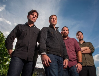 Jimmy Eat World se versionan a sí mismos