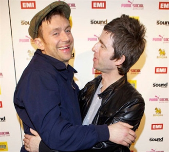 Damon Albarn y Noel Gallagher fuman puros juntos