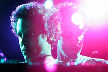 Escucha "Kool FM" de Four Tet