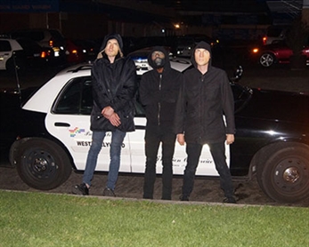 Death Grips cancelan actuación y fans destruyen el escenario