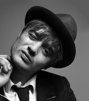 Pete Doherty y su hermana en concierto en Barcelona