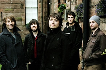 Fiesta Alta Tensión con The Connection y Attic Lights