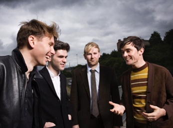 Franz Ferdinand versionando a Grimes