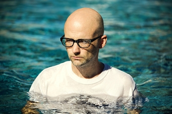 Escucha lo nuevo de Moby