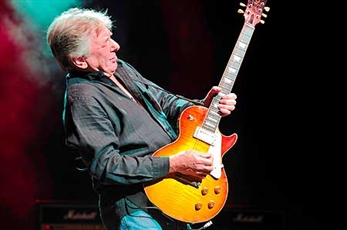 Mick Ralphs en Centro Niemeyer