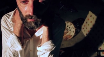 Rafa Angulo protagoniza el último clip de Julio de la Rosa