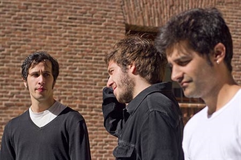 Juventud Juché avanzan dos temas