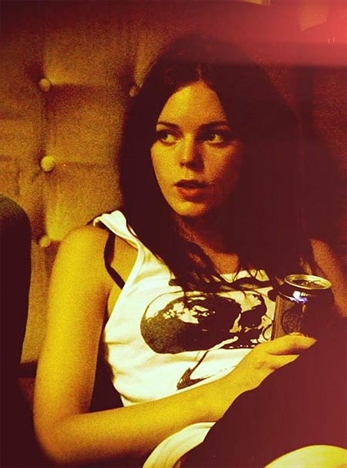 I Break Horses muestra otro tema