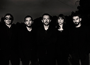 Men In Black rinden tributo a Johnny Cash