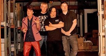 Black Flag comparten su nuevo disco a un mes de su lanzamiento