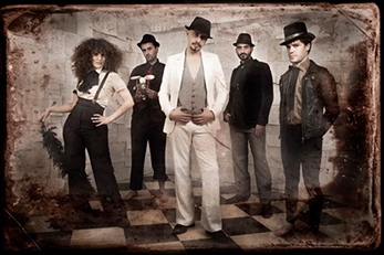 Luna y Panorama de los Insectos fichan por Play producciones