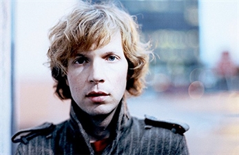 Beck comparte detalles de su nuevo álbum “Morning Phase”