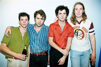 The Vaccines sorprenden con nuevo vídeo