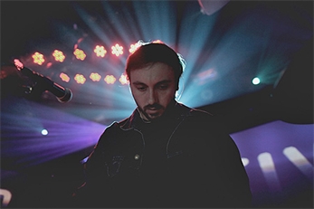 John Talabot regala canción por su cumpleaños