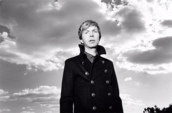 Escucha “Waking Light”, segundo single de Beck