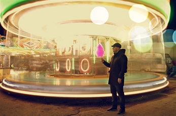 "The year that I grew old” es el tema del Nuevo video de Llum