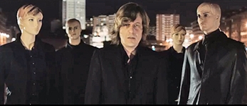 Nacho Vegas se rodea de maniquíes en su nuevo clip