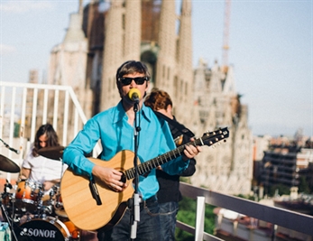 Estrenamos el clip de "Time Traveler" de Steven Munar