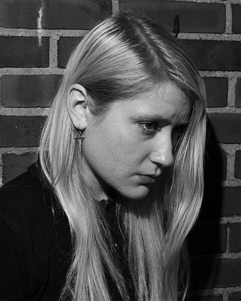 Pharmakon versiona “Bang Bang” de Cher y Nancy Sinatra