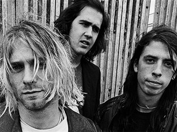 Joan Jett, Kim Gordon, St. Vincent y Lorde actúan con los miembros de Nirvana