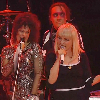 Blondie se sube al escenario con Arcade Fire