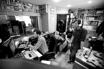 Dry Flies: El pop no tiene edad