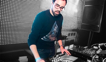 Escucha “White Rhythmic Mirror”, nuevo single de Henry Saiz