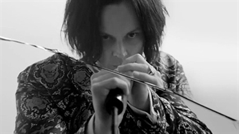 Todo salta por los aires en el nuevo vídeo de Jack White