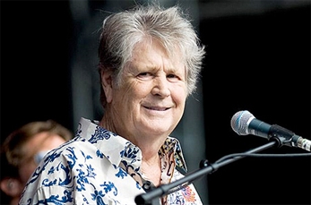 Frank Ocean, Lana Del Rey y Zooey Deschanel colaboran con Brian Wilson