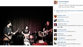 Billy Joe Armstrong de Green Day actúa junto a su hijo